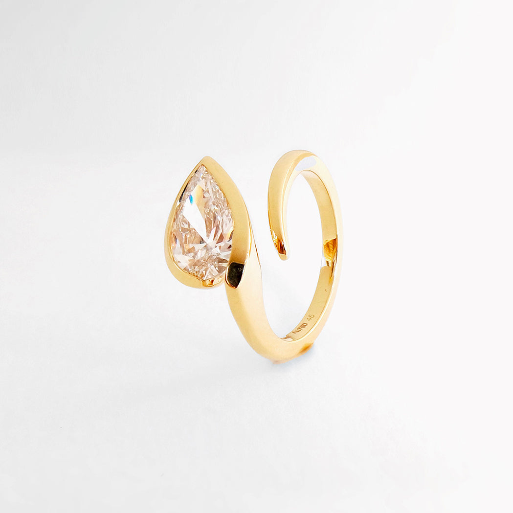 Ophira Ring – Gold & Pear Diamond