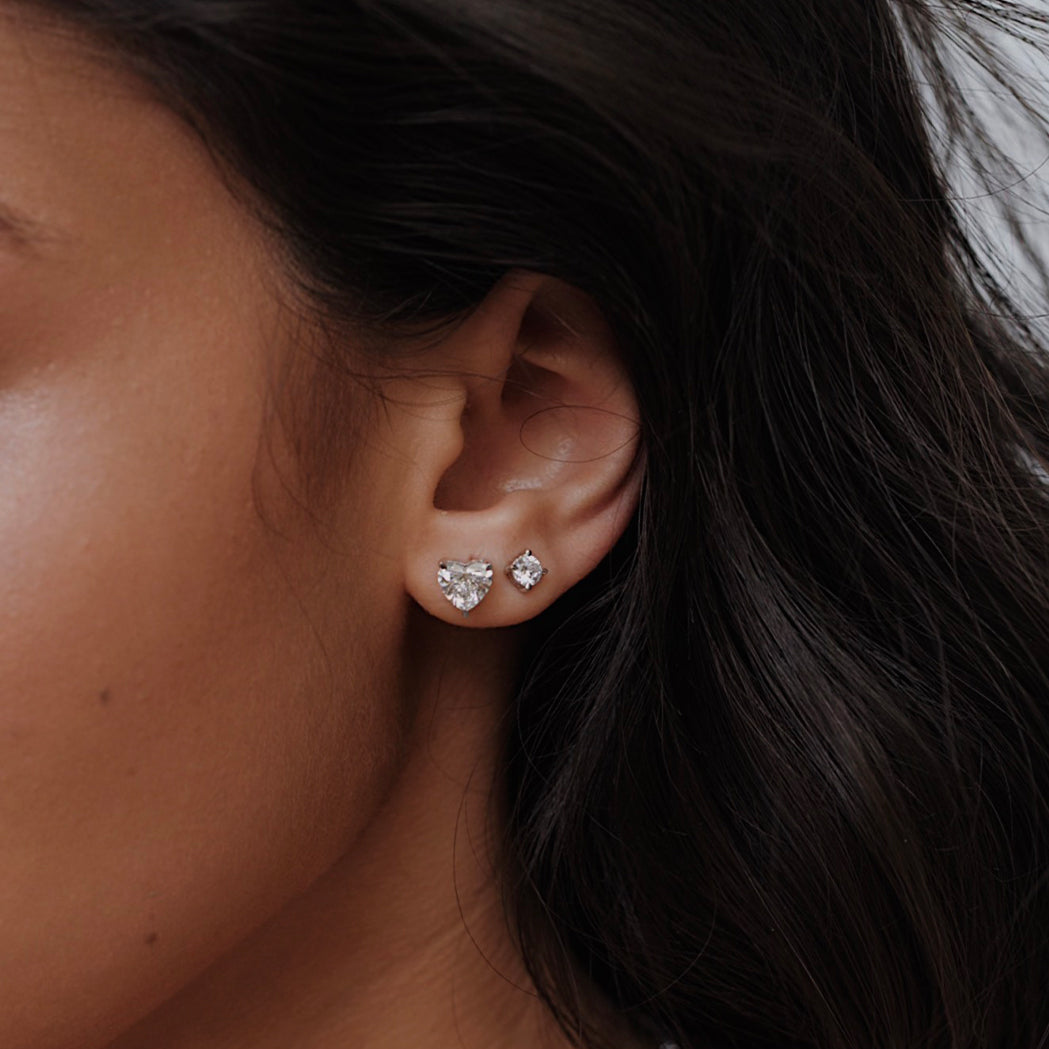 Solitaire Round Earrings - Gold & Diamonds