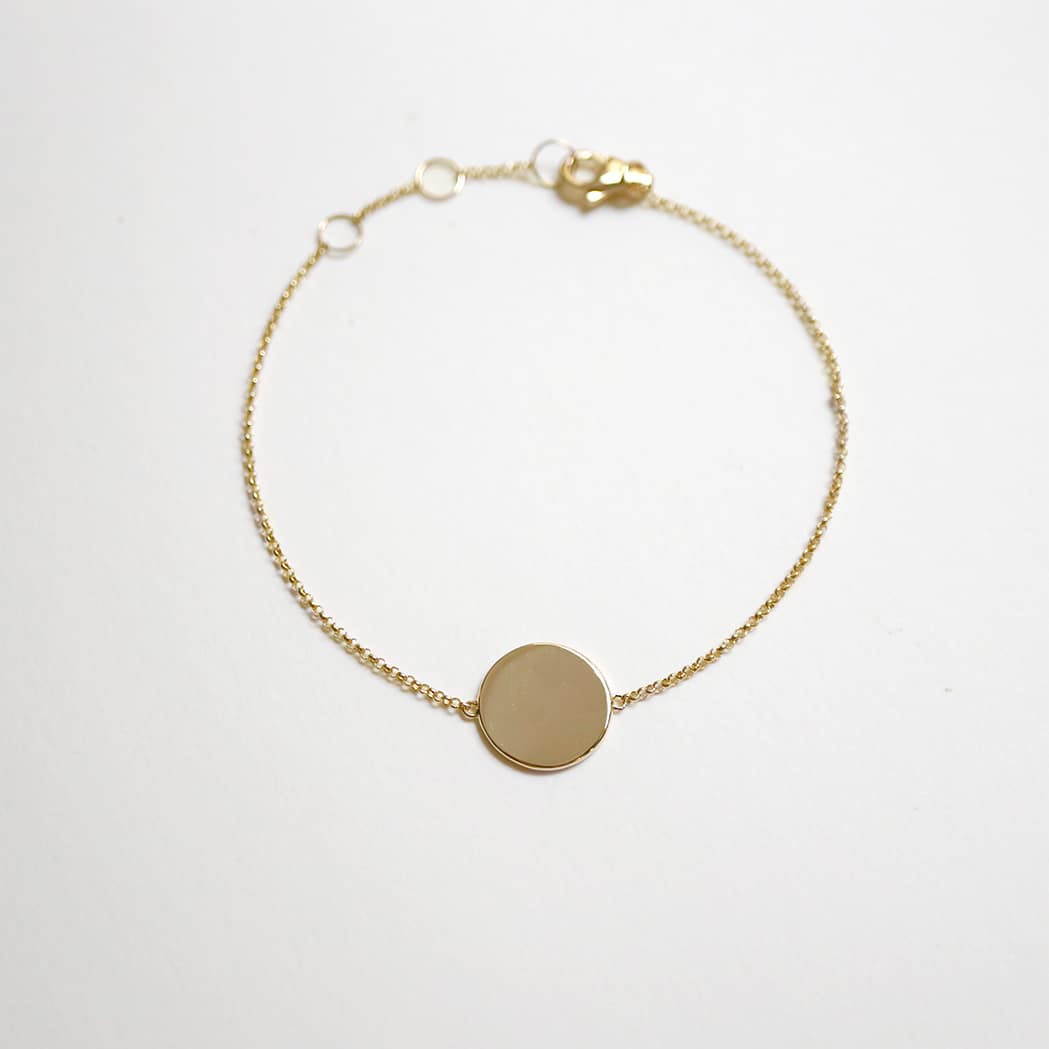 Bracelet Médaille en or à graver - Main Image