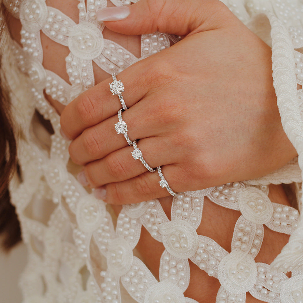 Solitaire Round Pavé Gold & Diamonds Ring