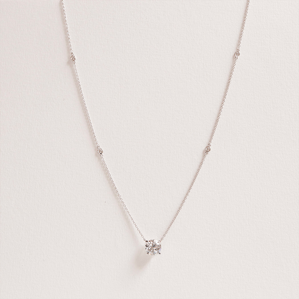 Solitaire Round Necklace - Gold & Diamonds