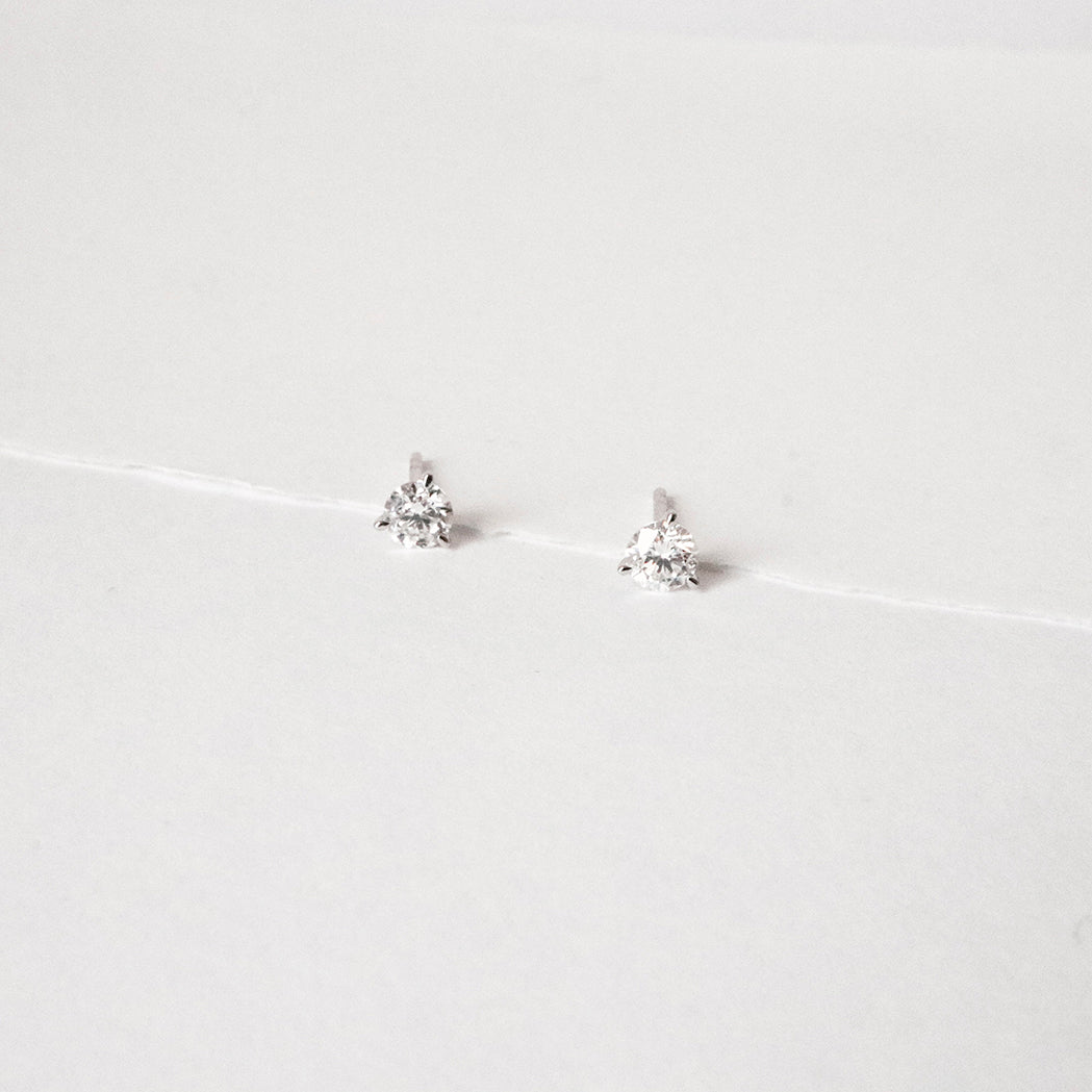 Solitaire Round Earrings - Gold & Diamonds