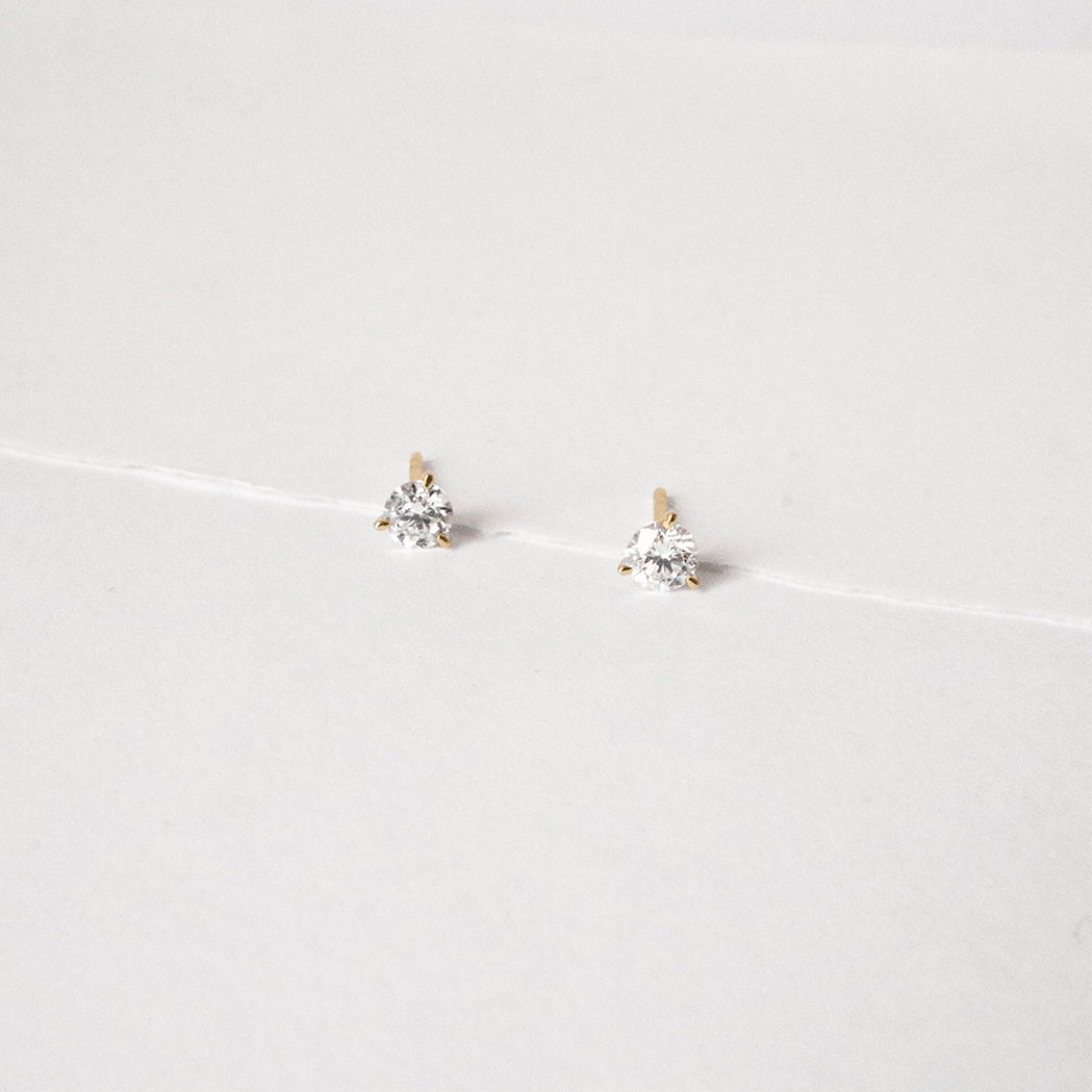 Solitaire Round Earrings - Gold & Diamonds
