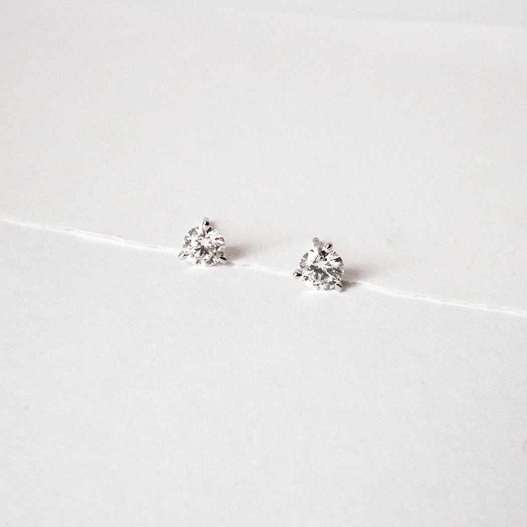 Solitaire Round Earrings - Gold & Diamonds