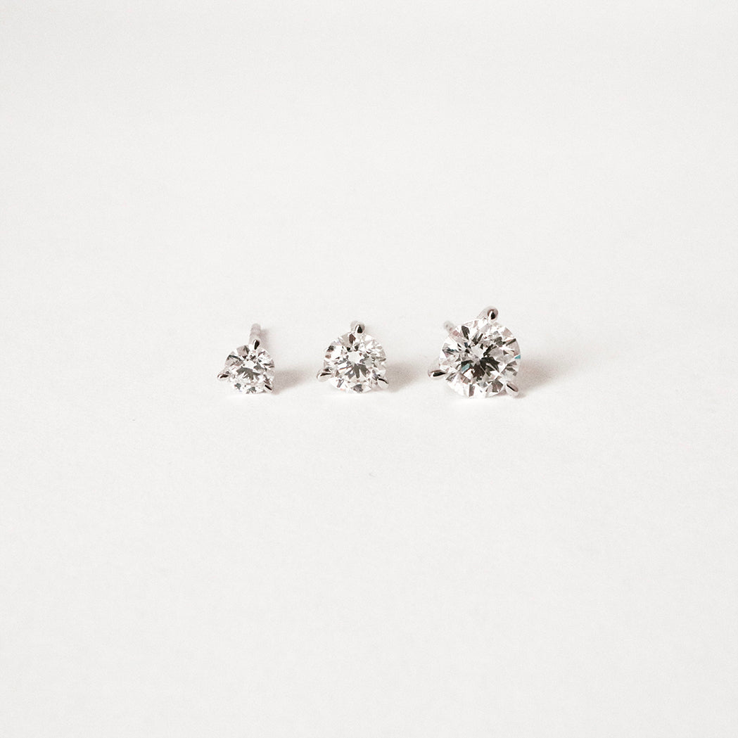 Solitaire Round Earrings - Gold & Diamonds