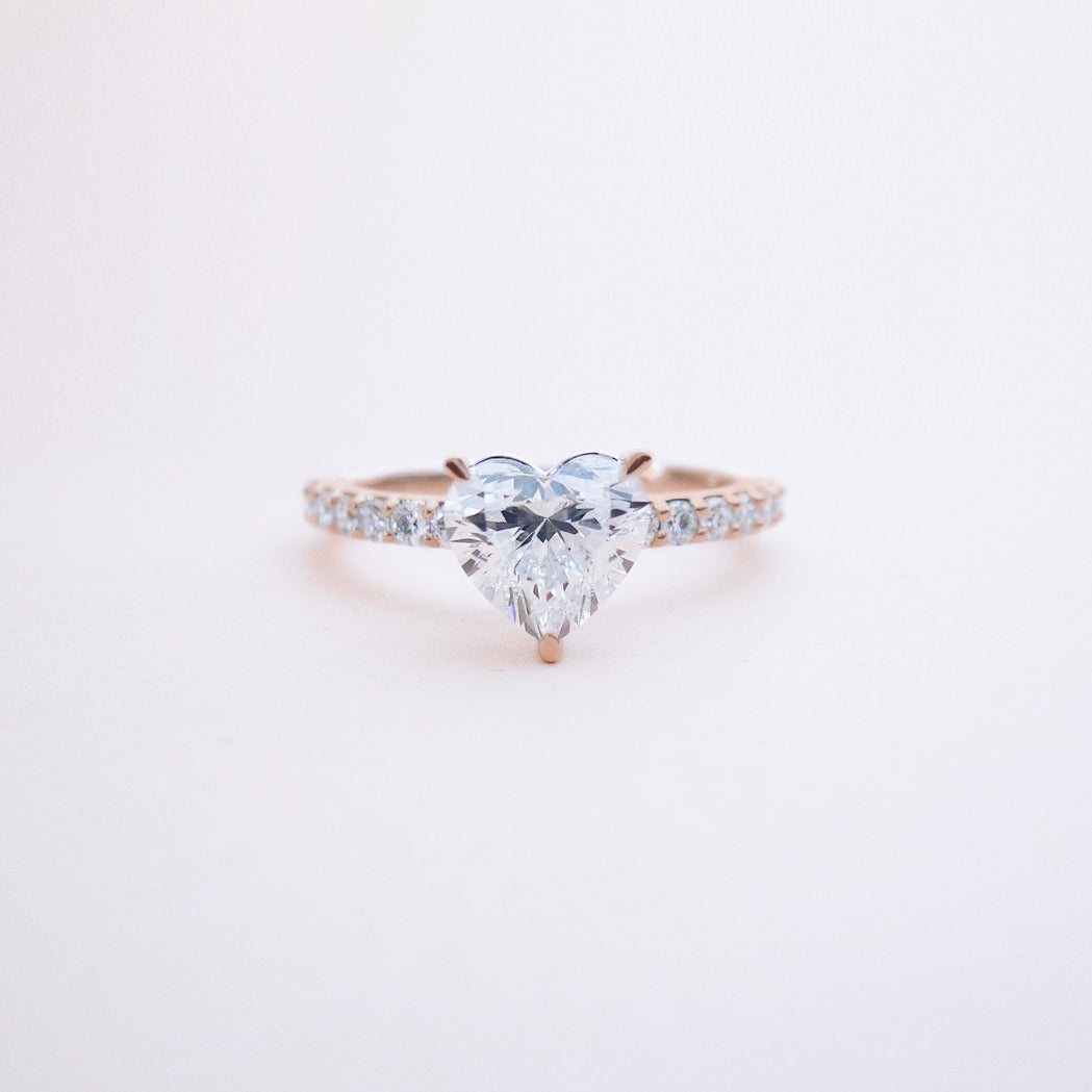 Solitärring Herz mit Goldpavé & Diamanten