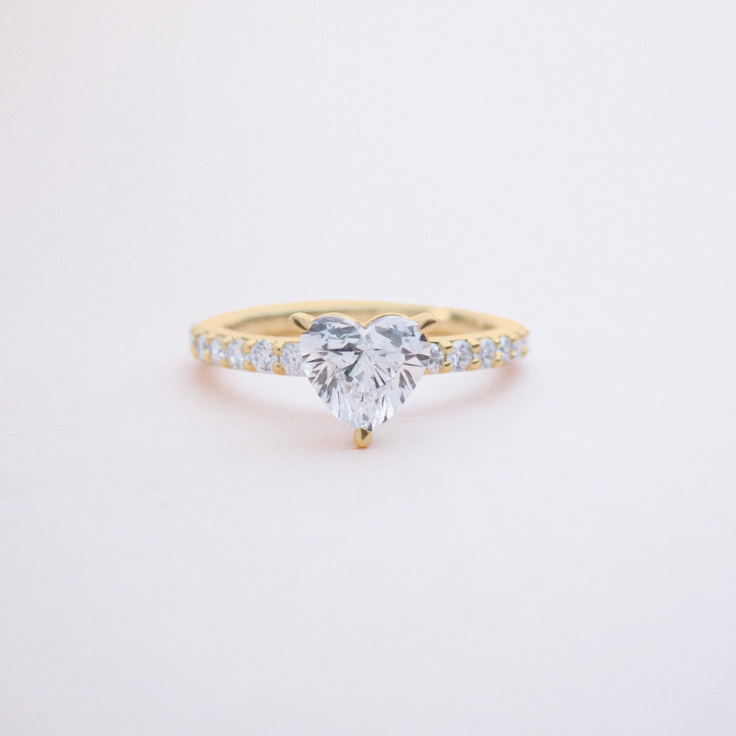 Solitärring Herz mit Goldpavé & Diamanten