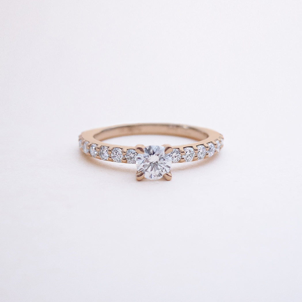 Solitaire Round Pavé Gold & Diamonds Ring