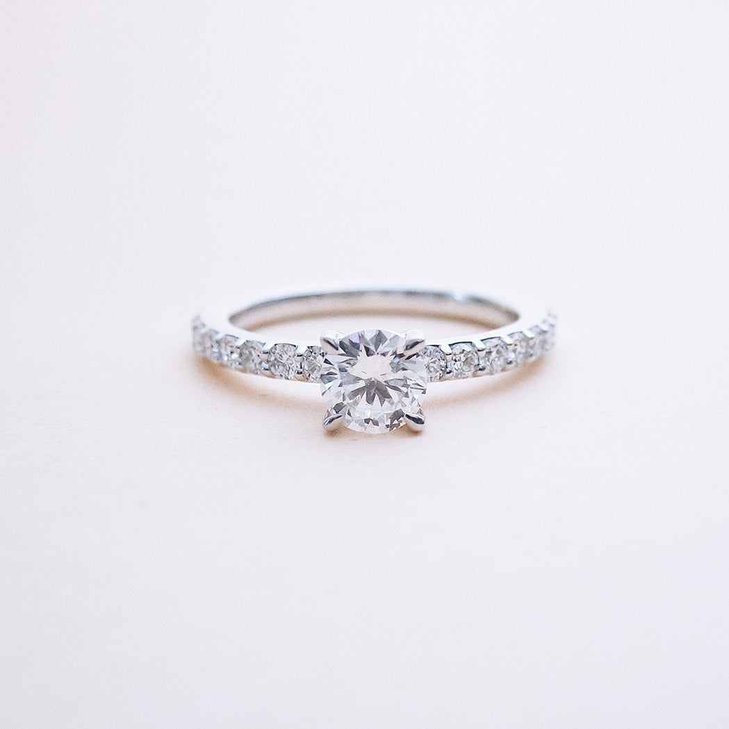 Solitaire Round Pavé Gold & Diamonds Ring
