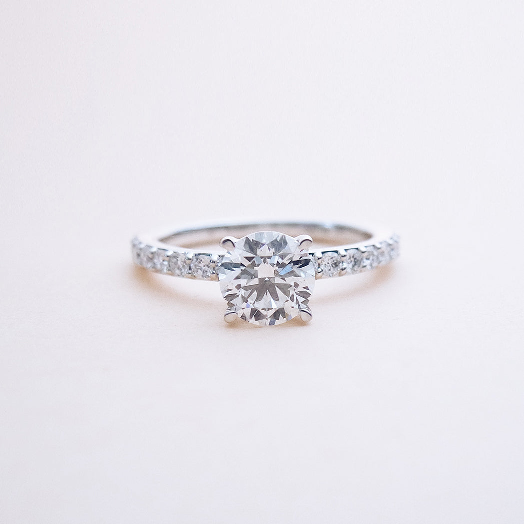 Solitaire Round Pavé Gold & Diamonds Ring