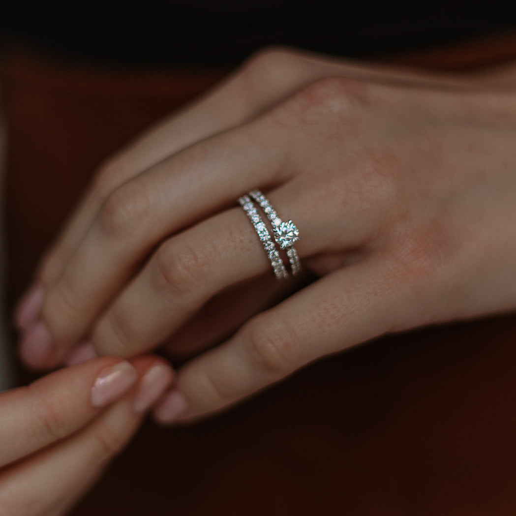 Solitaire Round Pavé Gold & Diamonds Ring
