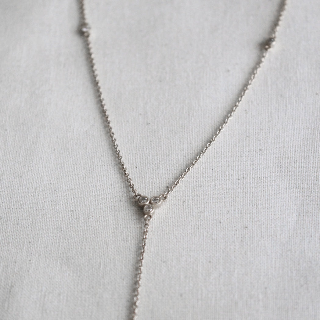 Triade Lariat-Halskette