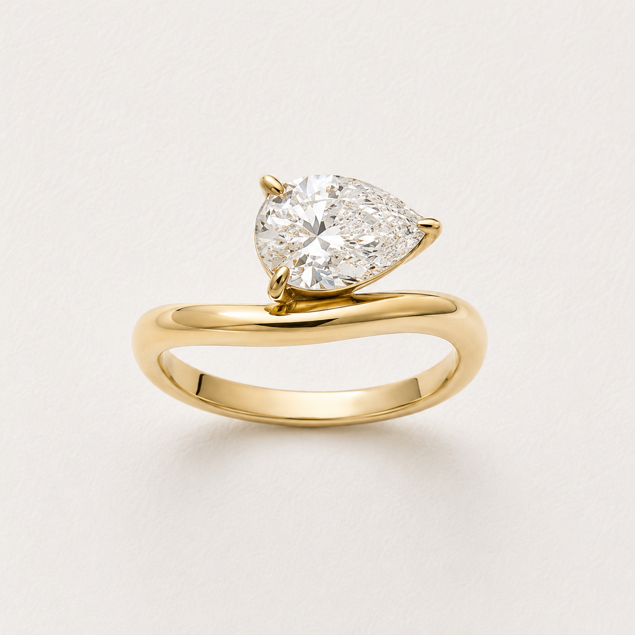 Wave Pear Ring - Gold & Diamond