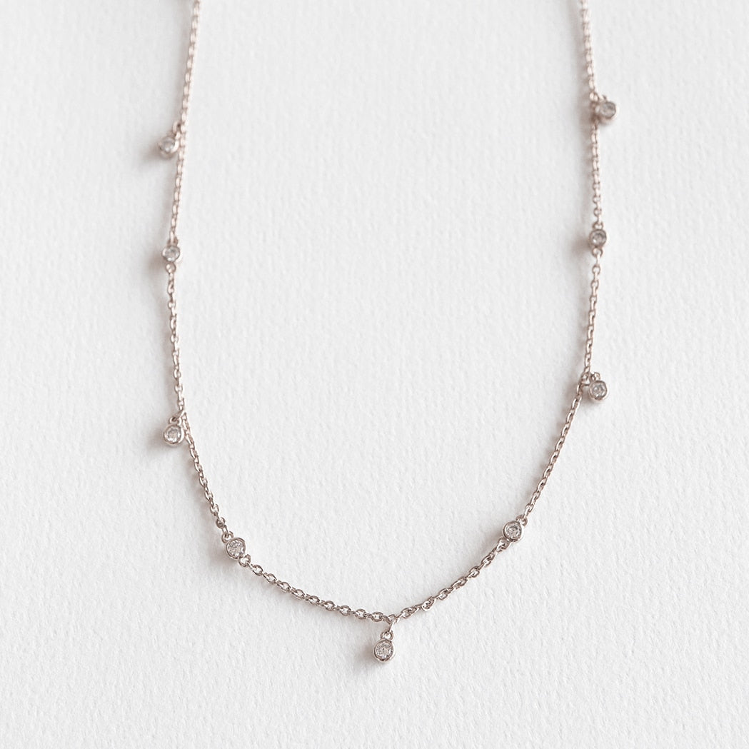 Collier Choker Shaker