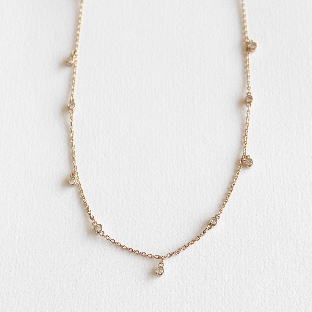 Collier Choker Shaker