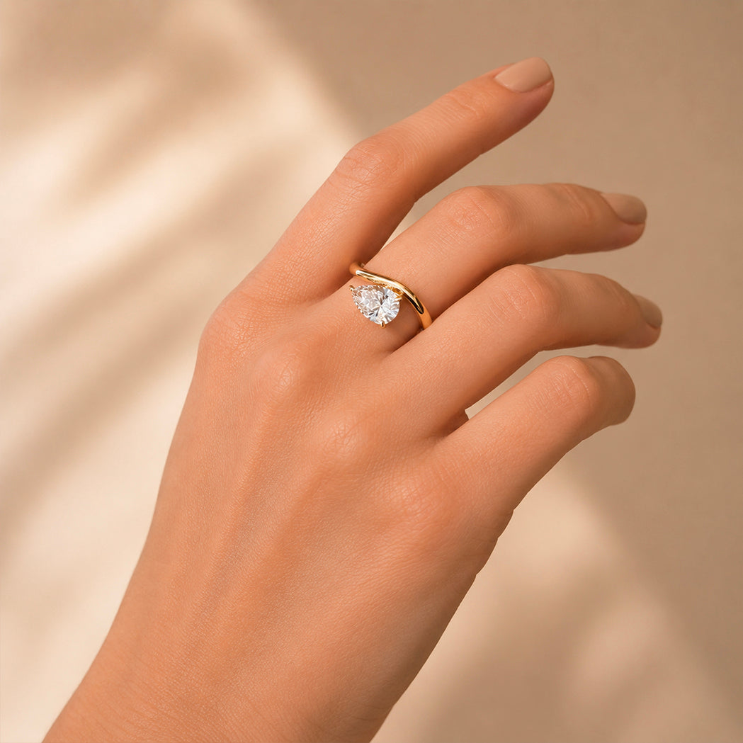 Wave Pear Ring - Gold & Diamond